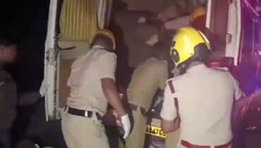 കര്‍ണാടകയെ കണ്ണീരിലാഴ്ത്തി അപകടം : നിര്‍ത്തിയിട്ട ട്രക്കിലേക്ക് മിനി ബസ് പാഞ്ഞുകയറി കുട്ടികളടക്കം 13 മരണം