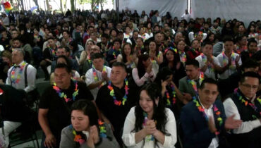 പുഞ്ചിരിയോടെ അവര്‍ പ്രിയപ്പെട്ടവരുടെ കൈ പിടിച്ചു; മെക്സിക്കോയില്‍ 100ലധികം സ്വവര്‍ഗ ദമ്പതികള്‍ വിവാഹിതരായി