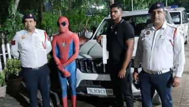 ഓടുന്ന കാറിന്റെ ബോണറ്റില്‍ ‘സ്‌പൈഡര്‍മാന്‍’, അങ്ങനെ വിലസണ്ടെന്ന് പൊലീസ്, കയ്യോടെ പൊക്കി, 2000 രൂപ പിഴ