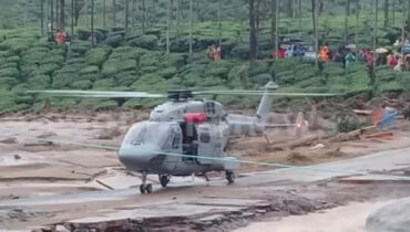 17 മണിക്കൂറിന് ശേഷം രക്ഷാപ്രവര്ത്തനത്തിന് ഹെലികോപ്റ്റര് എത്തി; മരണം 120 കടന്നു, ഇനിയും ഒരുപാട് പേര് മണ്ണിനടിയില്, ഹൃദയംപൊട്ടി നിലവിളിച്ച് വയനാട്…