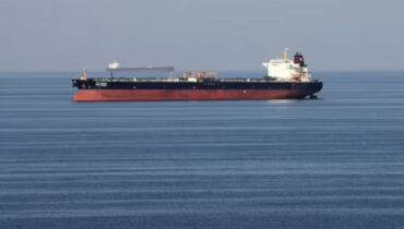 ഒമാനിൽ മുങ്ങിയ എണ്ണകപ്പലിൽ നിന്ന് എട്ട് ഇന്ത്യക്കാർ അടക്കം ഒൻപത് പേരെ രക്ഷപ്പെടുത്തി