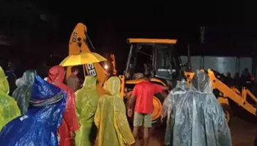 നടുങ്ങി വയനാട്; ഇതുവരെ കാണാത്തത്ര വലിയ ഉരുള്‍പൊട്ടല്‍; രക്ഷാ പ്രവര്‍ത്തനത്തിന് സൈന്യം, മരണ സംഖ്യ ഉയര്‍ന്നേക്കും