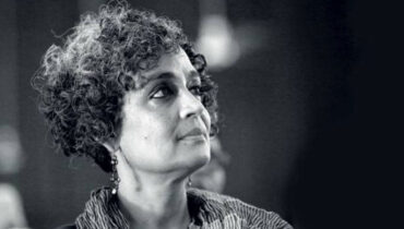 ‘ഡിസ്റ്റര്‍ബിങ് ദ പീസ്’ അവാര്‍ഡ് അരുന്ധതി റോയിക്ക്