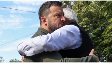 യുദ്ധകാലത്തെ സ്നേഹം, മോദിയെ കെട്ടിപ്പിടിച്ച് സെലൻസ്കി, ചിത്രം വൈറൽ; ഇന്ത്യയും യുക്രൈനും 4 കരാറിൽ ഒപ്പിട്ടു