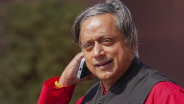 മോദി-തേൾ ഉപമയിൽ സുപ്രീംകോടതിയിൽ തരൂരിന് ആശ്വാസം, വിചാരണ നടപടികൾക്ക് സ്റ്റേ