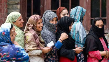 പത്തുവര്‍ഷത്തിനുശേഷം നിയമസഭാ തെരഞ്ഞെടുപ്പിലേക്ക് ജമ്മു കശ്മീര്‍; ആദ്യഘട്ടത്തില്‍ 24 മണ്ഡലങ്ങള്‍ ഇന്ന് ബൂത്തിലേക്ക്