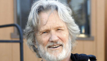 ഗായകനും ഗാനരചയിതാവും നടനുമായ ക്രിസ് ക്രിസ്റ്റോഫേഴ്സൺ അന്തരിച്ചു