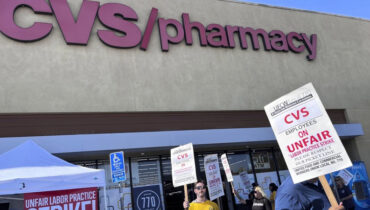 സിവിഎസ് ഫാർമസി ജീവനക്കാർ സമരത്തിൽ, ചർച്ചകൾ പുനരാരംഭിക്കുന്നതുവരെ പിക്കറ്റിംഗ്  തുടരും