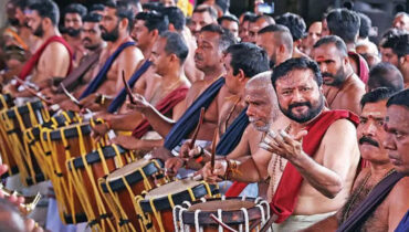 ചോറ്റാനിക്കര ദേവീക്ഷേത്രത്തിൽ പവിഴമല്ലിത്തറമേളത്തിന് പ്രമാണിയായി നടൻ ജയറാം