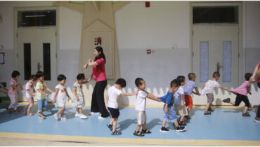 ചൈനയിൽ സംഭവിക്കുന്നതെന്ത്? ഒറ്റയടിക്ക് അടച്ചുപൂട്ടയിത് പതിനയ്യായിരത്തോളം കിന്റർഗാർട്ടനുകൾ, ജനന നിരക്ക് കുത്തനെ കുറയുന്നതിന്റെ സൂചന!