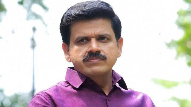 തൃക്കരിപ്പൂരില്‍ സംഘര്‍ഷാവസ്ഥ: പ്രിസൈഡിങ് ഓഫീസറെ ഭീഷണിപ്പെടുത്തിയെന്ന് സന്ദീപ് വാര്യര്‍ക്കെതിരെ പരാതി