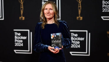 ബ്രിട്ടീഷ് എഴുത്തുകാരി സാമന്ത ഹാര്‍വിക്ക് ബുക്കര്‍ പ്രൈസ്, പുരസ്‌കാരം തേടിയെത്തിയത് ഓര്‍ബിറ്റല്‍ എന്ന നോവലിലൂടെ