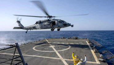 ഇറാന്‍ ഇതൊരു മുന്നറിയിപ്പായി എടുത്തോളൂ…യു.എസ് ബാലിസ്റ്റിക് മിസൈല്‍ ഡിസ്‌ട്രോയറുകളും ലോംഗ് റേഞ്ച് ബി-52 ബോംബര്‍ വിമാനങ്ങളും മിഡില്‍ ഈസ്റ്റിലേക്ക്