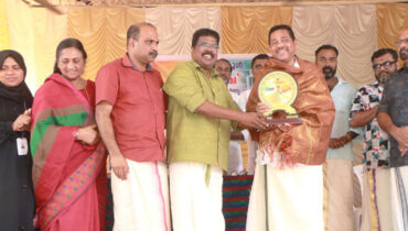 കാരുണ്യത്തിന്റെ ഫ്ളോറിഡ സ്പര്ശം; നവ കേരളയുടെ മുന് പ്രസിഡന്റുമാര്ക്കുക്ക് ആദരവ്