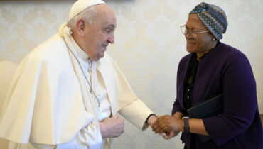 വസതിയിലുണ്ടായ വീഴ്ചയില്‍ മാര്‍പ്പാപ്പയ്ക്ക് വലത് കൈക്ക് പരുക്കേറ്റു