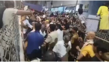 തിരുപ്പതി ക്ഷേത്രത്തില് നടുക്കുന്ന ദുരന്തം, തിക്കിലും തിരക്കിലുംപെട്ട് 6 മരണം; 20 പേർക്ക് ഗുരുതര പരിക്ക്, സ്ഥിതി നിയന്ത്രണ വിധേയമാക്കാൻ ഇടപെട്ട് മുഖ്യമന്ത്രി