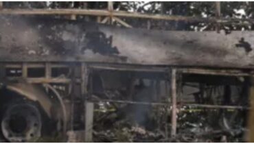 നെഞ്ചു പൊള്ളിക്കുന്ന കാഴ്ചകൾ; ബസിനുള്ളിൽ തലയോട്ടികൾ ചിതറി കിടക്കുന്നു, തിരിച്ചറിയാൻ പോലുമാകുന്നില്ല; നൊമ്പരമായി ബസ് അപകടം