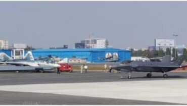 ഇന്ത്യൻ മണ്ണിൽ അമേരിക്കന്‍ – റഷ്യന്‍ അത്യാധുനിക യുദ്ധവിമാനങ്ങള്‍ ഒരേ സമയം; സോഷ്യൽ മീഡിയ ഏറ്റെടുത്ത വൈറൽ ചിത്രം