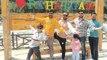 കണ്ണീര്‍ തുടച്ച് പഹല്‍ഗാം വീണ്ടും ഉണരുന്നു… വീണ്ടും വിനോദ സഞ്ചാരികള്‍ എത്തിത്തുടങ്ങി