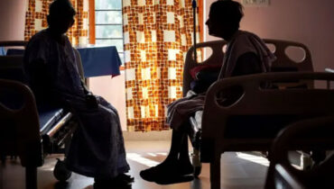 ചികിത്സകഴിഞ്ഞ് ആരും തിരഞ്ഞുനോക്കിയില്ല, ആശുപത്രികളില്‍ കഴിഞ്ഞവര്‍ഷം മാത്രം തനിച്ചായത് 800 പേര്‍: അവരെ ഏറ്റെടുത്ത് കേരളം