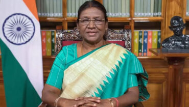 സുപ്രീംകോടതി വിധി ക്കെതിരെ നിര്ണായക നീക്കവുമായി രാഷ്ടപതി, ഭരണഘടനയില് ഇല്ലാത്ത സമയപരിധി കോടതിക്ക് നിര്വചിക്കാനാകുമോ?