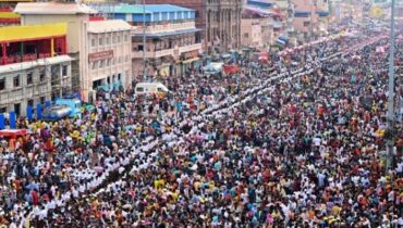 പുരി ജഗന്നാഥ ക്ഷേത്രത്തിലെ രഥയാത്രയ്ക്കിടെ അനിയന്ത്രിതമായി തിക്കും തിരക്കും; 500 ലേറെപ്പേർക്ക് പരുക്ക്, 8 പേരുടെ നില ഗുരുതരം