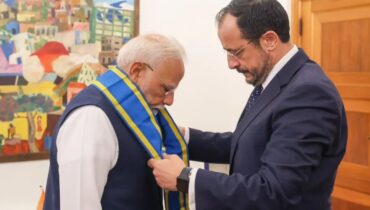 പ്രധാനമന്ത്രിക്ക് വീണ്ടും ലോകത്തിന്‍റെ അംഗീകാരം, സൈപ്രസ് പരമോന്നത സിവിലയൻ ബഹുമതി ഗ്രാൻഡ് ക്രോസ് ഓഫ് ദ ഓർഡർ ഓഫ് മക്കാരിയോസ് സമ്മാനിച്ചു; ഇന്ത്യക്കുള്ള ബഹുമതിയെന്ന് മോദി