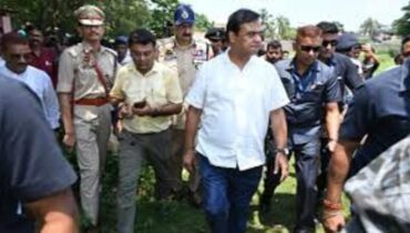 അസമിലെ ക്ഷേത്രത്തിന് മുന്നിൽ പശുത്തല; 38 പേർ അറസ്റ്റിൽ