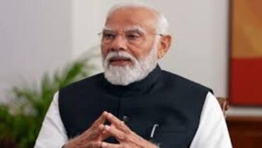 യുദ്ധം ഒന്നിനും പരിഹാരമല്ലെന്ന് പ്രധാനമന്ത്രി നരേന്ദ്ര മോദി; ചർച്ചയിലൂടെ പരിഹരിക്കണമെന്ന് ആഹ്വാനം