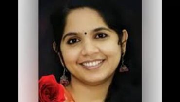 വിമാന അപകടത്തില് ജീവൻ പൊലിഞ്ഞ രഞ്ജിത ജി നായരെ സമൂഹമാധ്യമത്തിലൂടെ ആക്ഷേപിച്ച ഡെപ്യൂട്ടി തഹസില്ദാർക്ക് സസ്പെൻഷൻ