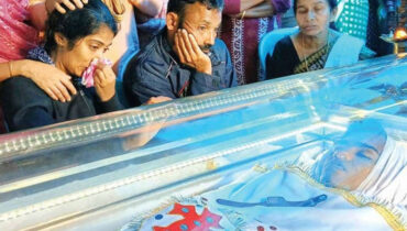 അമ്മയുടെ ആ സമ്മാനം അന്ത്യയാത്രയില്‍ മകന്റെ പെട്ടിയില്‍ വെച്ചു, ചലനമറ്റ മകന്റെ ഹൃദത്തിനരികെ സ്മാര്‍ട്ട് വാച്ചിന് ഒരിടം
