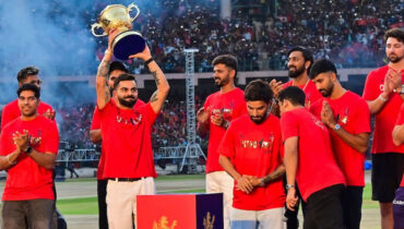 ആര്സിബിയുടെ വിജയാഘോഷം: ‘ദുരന്തത്തിന് ഉത്തരവാദി’ വിരാട് കോലിക്കെതിരെ പൊലീസില് പരാതി