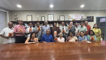 ‘ദി ഗേൾ ഇൻ സ്കാർലെറ്റ് ഹിജാബ്’; സർഗ്ഗവേദിയുടെ അരങ്ങിൽ നോവൽ പ്രകാശനം