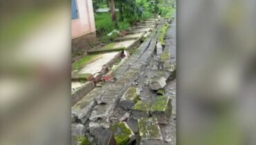 മഴയിൽ കുതിർന്ന് മതിൽ; പാലക്കാട് വടക്കഞ്ചേരിയില്‍ സ്‌കൂളിന്റെ മതില്‍ തകർന്നുവീണു
