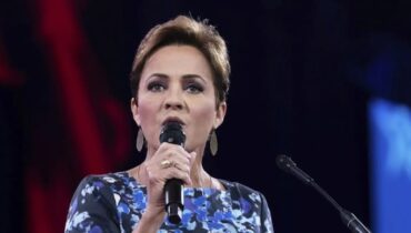 പിരിച്ചുവിടൽ തുടരാൻ ട്രംപ് ഭരണകൂടം! വോയ്‌സ് ഓഫ് അമേരിക്കയിൽ നിന്നടക്കം 500 പേരുടെ പണി തെറിക്കും, വാർത്താ ഏജൻസികളുടെ ഭാവി സങ്കീർണം