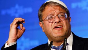 ദശാബ്ദങ്ങൾ പഴക്കമുള്ള ധാരണ തെറ്റിച്ച് ഇസ്രയേൽ മന്ത്രി ഇറ്റാമർ ബെൻ ഗ്വിർ; ജറുസലേമിലെ ജൂത വിലക്കുള്ള അൽ അഖ്സ പള്ളിയിലെത്തി പ്രാർഥന നടത്തി