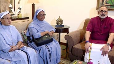 മലയാളി കന്യാസ്ത്രീകളുടെ അറസ്റ്റ്; ഒത്തുതീർപ്പാക്കിയ കന്യാസ്ത്രീ വിഷയം വീണ്ടും കുത്തിപ്പൊക്കി എന്ന് ആരോപിച്ച് ബി ജെപി സംസ്ഥാന നേതൃത്വത്തെ വിളിപ്പിച്ച് ആർ എസ് എസ്