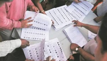 ബിഹാറിലെ വോട്ടര്‍പട്ടിക പുനഃപരിശോധനയിൽ ഞെട്ടിപ്പിക്കുന്ന വിവരങ്ങൾ; ബംഗ്ലാദേശികളും അഫ്ഗാനികളും വരെ വോട്ടർ പട്ടികയിൽ, മൂന്നു ലക്ഷത്തോളം പേർക്ക് നോട്ടീസ് അയച്ചു