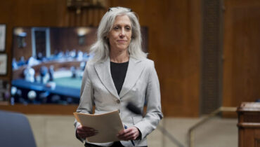 സിഡിസി ഡയറക്ടര്‍ സൂസന്‍ മൊണാറെസിനെ പുറത്താക്കി, അധികാരത്തിലേറിയിട്ട് ഒരു മാസം