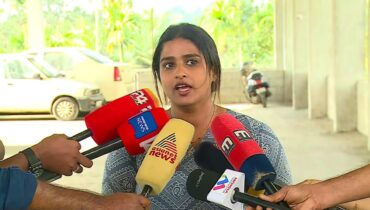 ‘കൊലയാളി കോൺഗ്രസേ, നിനക്കിതാ ഒരു ഇരകൂടി’; ആത്മഹത്യക്ക് ശ്രമിച്ച് ഡിസിസി മുൻ ട്രഷററുടെ മരുമകൾ, ആശുപത്രിയിൽ പ്രവേശിപ്പിച്ചു