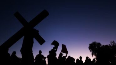 ചാർളി കിർക്ക് ക്രിസ്ത്യൻ രക്തസാക്ഷി, പള്ളിയിലെ ചടങ്ങുകളിൽ വികാരഭരിതരായി മതനേതാക്കൾ; അനുസ്മരണ ചടങ്ങ്