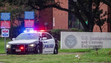 അമേരിക്കയിലെ ഇമിഗ്രേഷൻ കെട്ടിടത്തിൽ നടുക്കുന്ന വെടിവയ്പ്പ്; ഒരാൾ മരിച്ചു, 2 പേർക്ക് പരിക്ക്; ആക്രമി സ്വയം വെടിയുതിർത്ത് മരിച്ചു