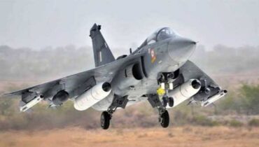 തേജസ് യുദ്ധവിമാനം സെപ്തംബറിൽ കൈമാറുമെന്ന് പ്രതിരോധ സെക്രട്ടറി