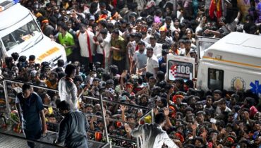 വിജയ്‌യുടെ ടിവികെ റാലി അപകടം; 38 പേർ മരിച്ചു, സംഘാടകർക്കെതിരെ കേസ്, മരിച്ചവരുടെ കുടുംബങ്ങൾക്ക് 10 ലക്ഷം രൂപ ധനസഹായം പ്രഖ്യാപിച്ച് തമിഴ്നാട് സർക്കാർ