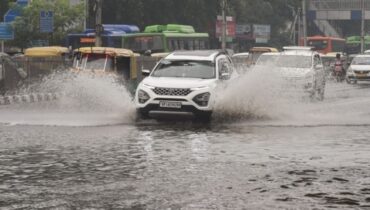 ഡൽഹിയിൽ കനത്തമഴ; വിമാനസർവീസുകളെ ബാധിച്ചേക്കാമെന്ന് മുന്നറിയിപ്പ്