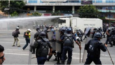 സോഷ്യൽ മീഡിയ നിരോധനത്തിന് പിന്നാലെ നേപ്പാളിൽ കത്തിപ്പടർന്ന് ജെൻ സി പ്രക്ഷോഭം, വെടിവയ്പിൽ 9 മരണം, നൂറിലേറെ പേർക്ക് പരിക്ക്