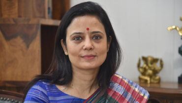 ”വിഡ്ഢികള്‍ക്ക് ഞാന്‍ പറഞ്ഞത് മനസിലായില്ല, വാക്കുകള്‍ വളച്ചൊടിച്ചു”  – അമിത്ഷായ്ക്കെതിരായ ‘തലവെട്ടൽ’  പരാമര്‍ശത്തില്‍ മഹുവ