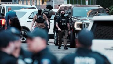 നഗരത്തിൽ സൈന്യം വേണ്ട, ന്യൂയോർക്ക് സിറ്റിയിൽ ICE നടപടികൾക്കെതിരെ വ്യാപക പ്രതിഷേധം; നൂറുകണക്കിന് ആളുകൾ മാർച്ച് നടത്തി