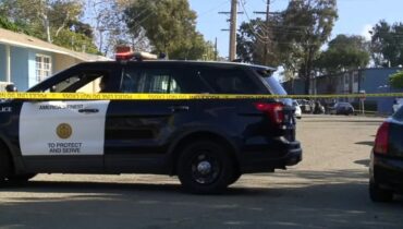 രക്ഷപെടാനുള്ള ശ്രമത്തിൽ ഉദ്യോഗസ്ഥരെ വരെ ഇടിച്ചുതെറിപ്പിച്ചു, നാടുകടത്തൽ പട്ടികയിലുള്ള കുവൈത്തിയുടെ അപകടപാച്ചിൽ; 3 പേര്‍ക്ക് പരിക്ക്