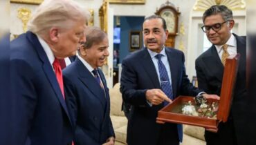 പാക് പ്രധാനമന്ത്രിയും ഫീൽഡ് മാർഷലും മഹത് വ്യക്തികളെന്ന് ട്രംപ്; പാക് – അഫ്ഗാൻ പ്രശ്നം ഉടൻ അവസാനിപ്പിക്കുമെന്നും പ്രഖ്യാപനം